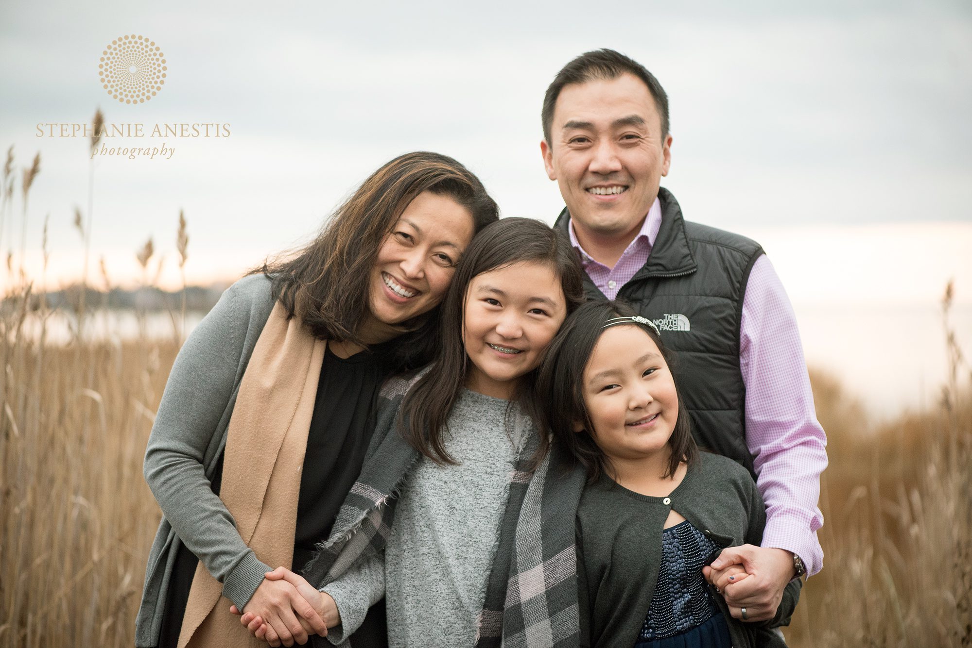 What to wear for fall family photos: neutrals with pop of pink