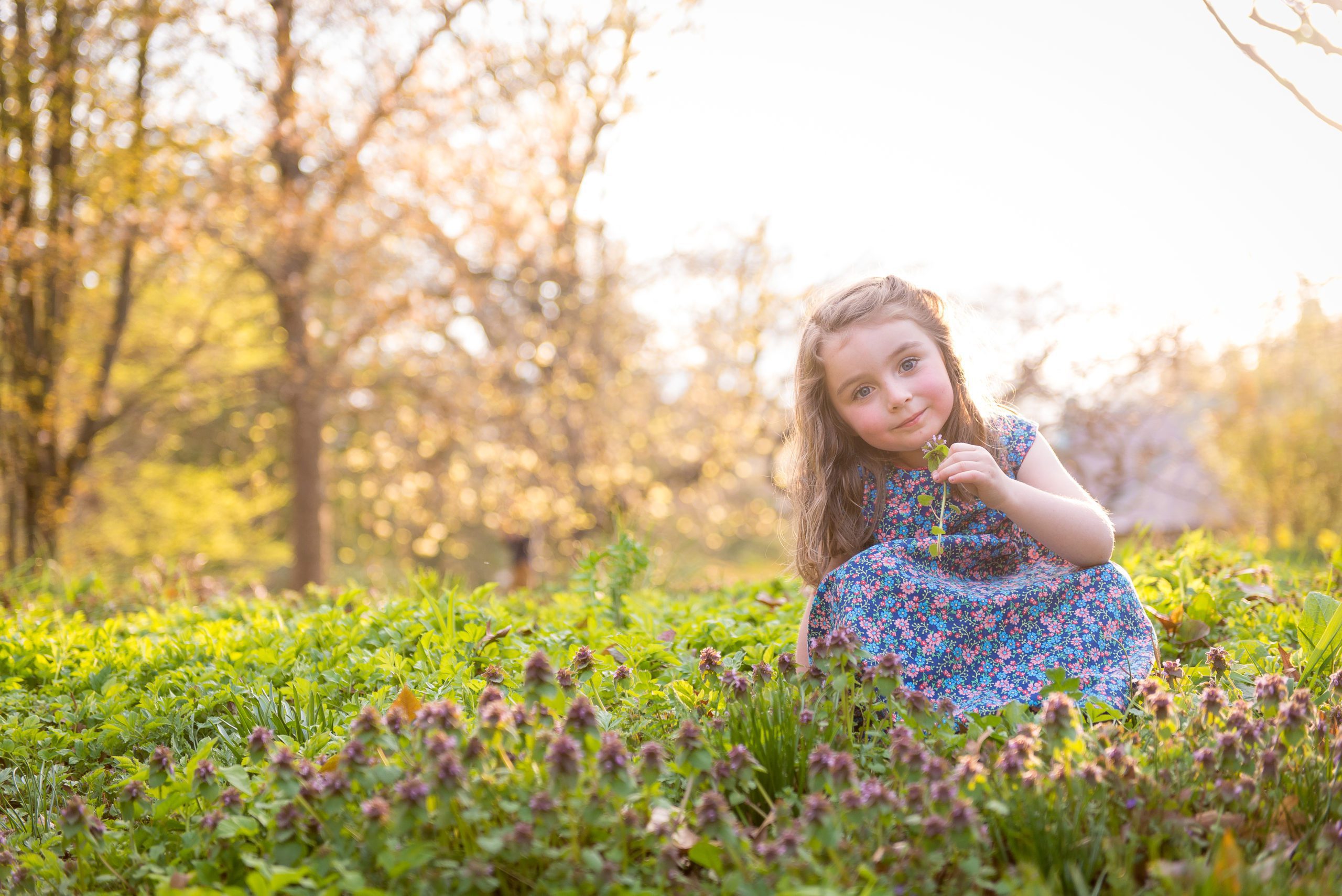 Spring family photo session, portrait of a girl holding flower